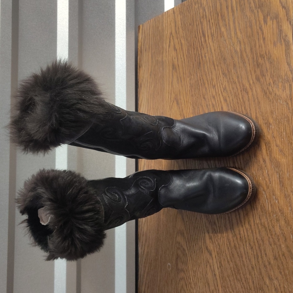 Chic Black Fur-Trimmed Women's Winter Boots